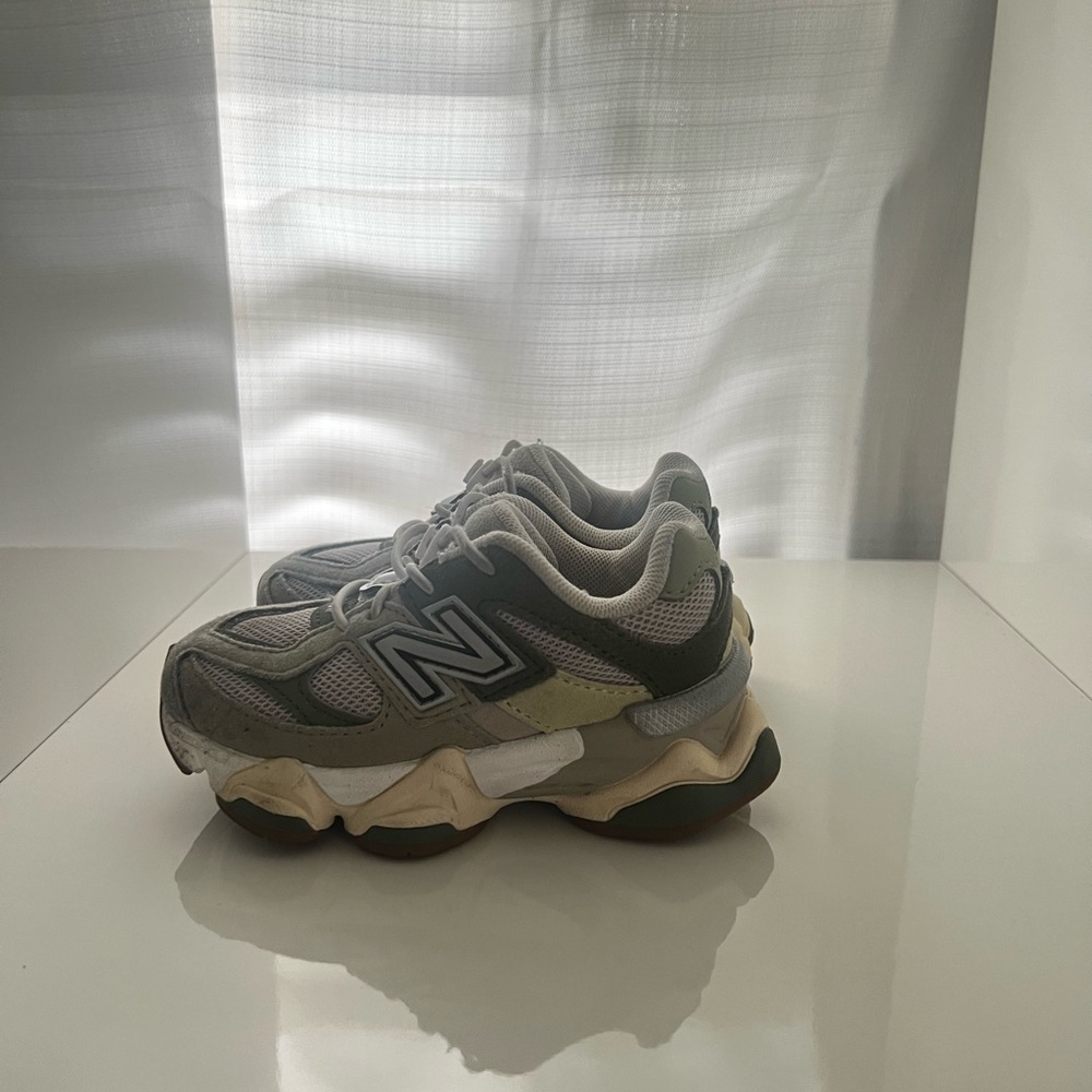 New Balance Gray Sneakers Retro-Inspired Comfort
Toddler shoes